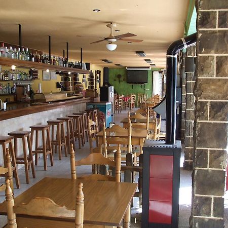 Hostal Mont-Rock Montagut Ngoại thất bức ảnh