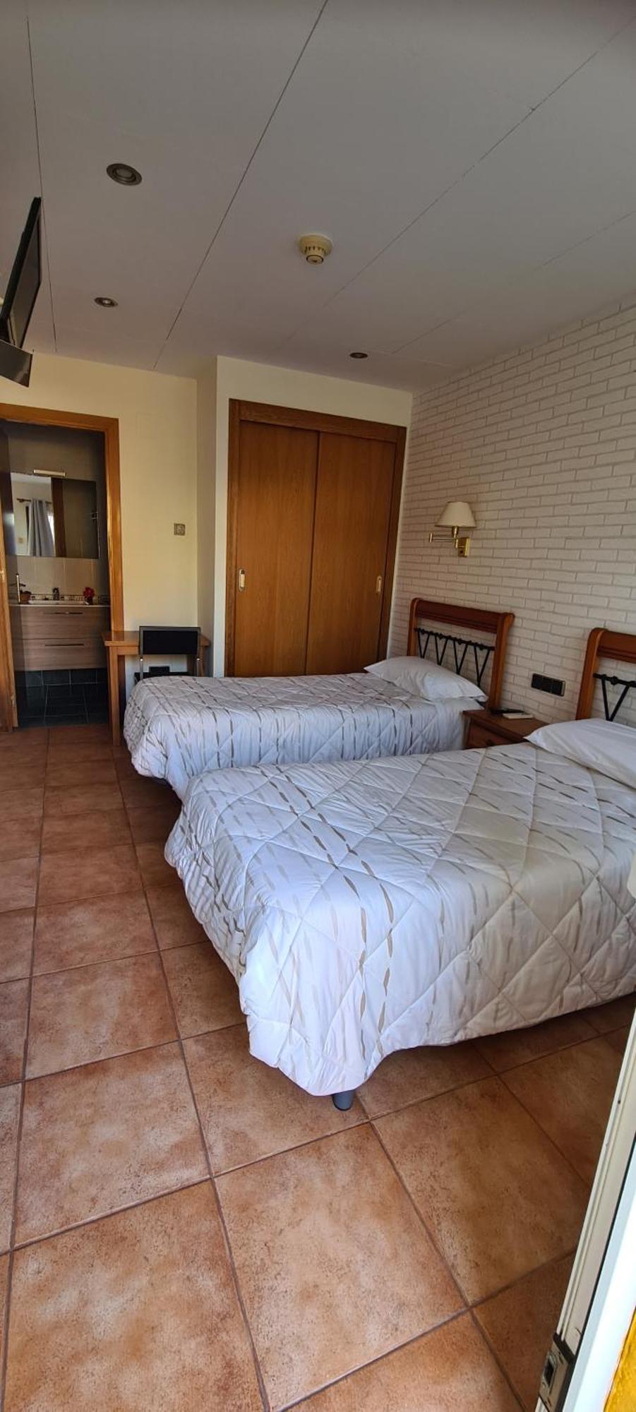 Hostal Mont-Rock Montagut Ngoại thất bức ảnh