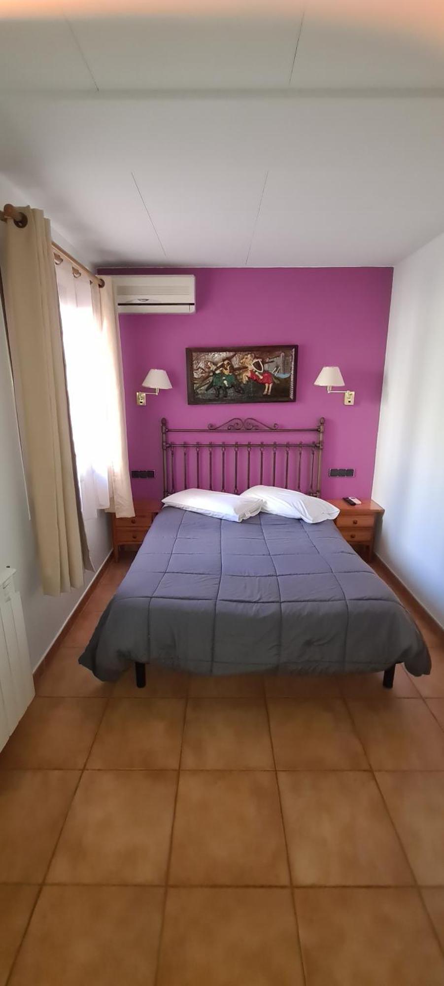 Hostal Mont-Rock Montagut Ngoại thất bức ảnh