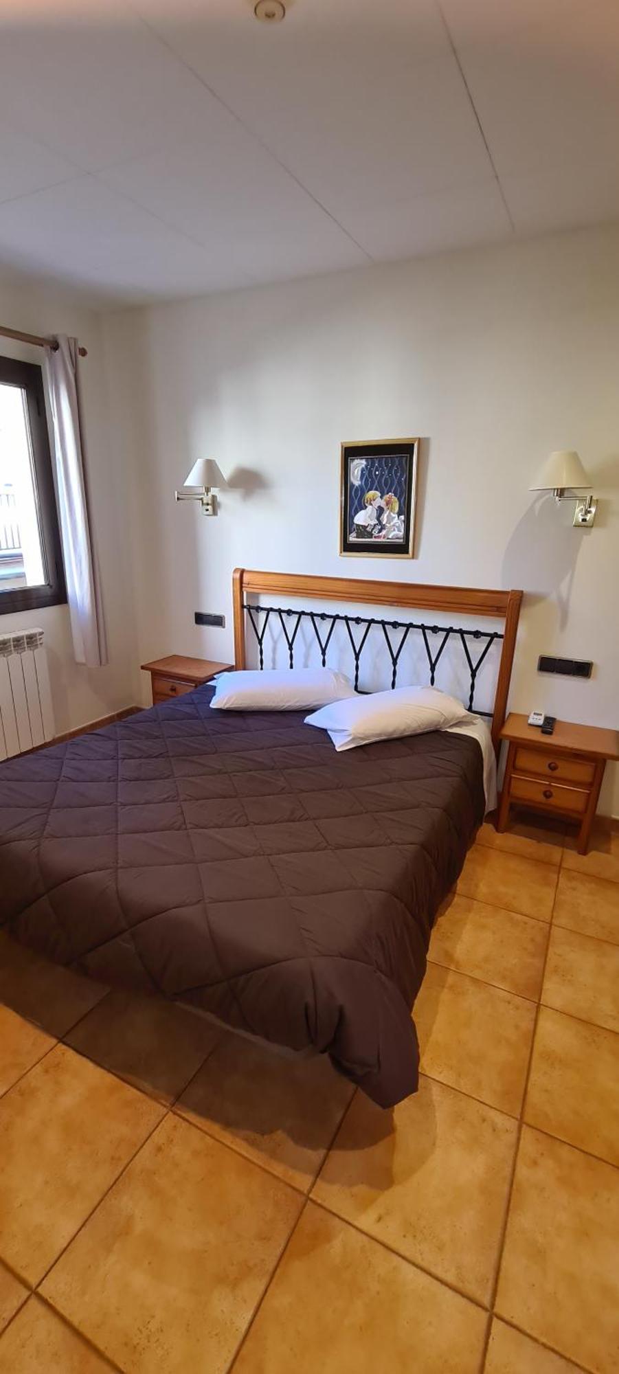Hostal Mont-Rock Montagut Ngoại thất bức ảnh