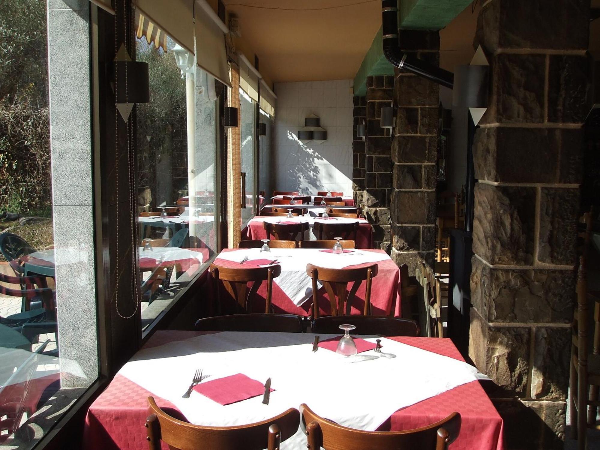 Hostal Mont-Rock Montagut Ngoại thất bức ảnh