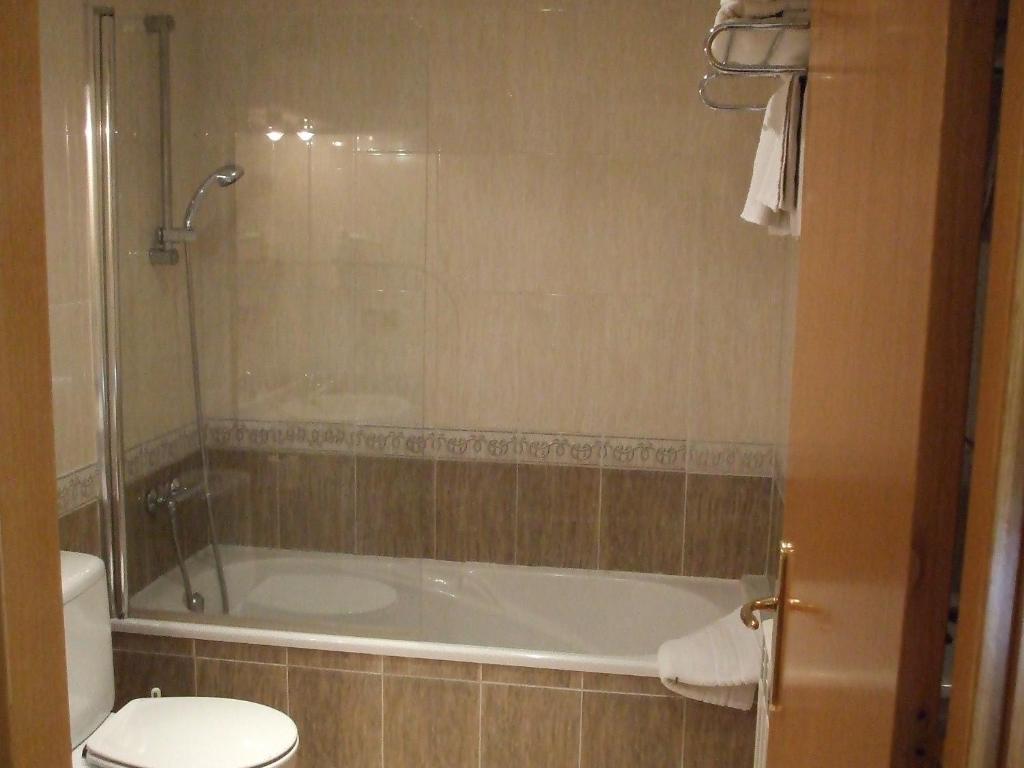 Hostal Mont-Rock Montagut Phòng bức ảnh